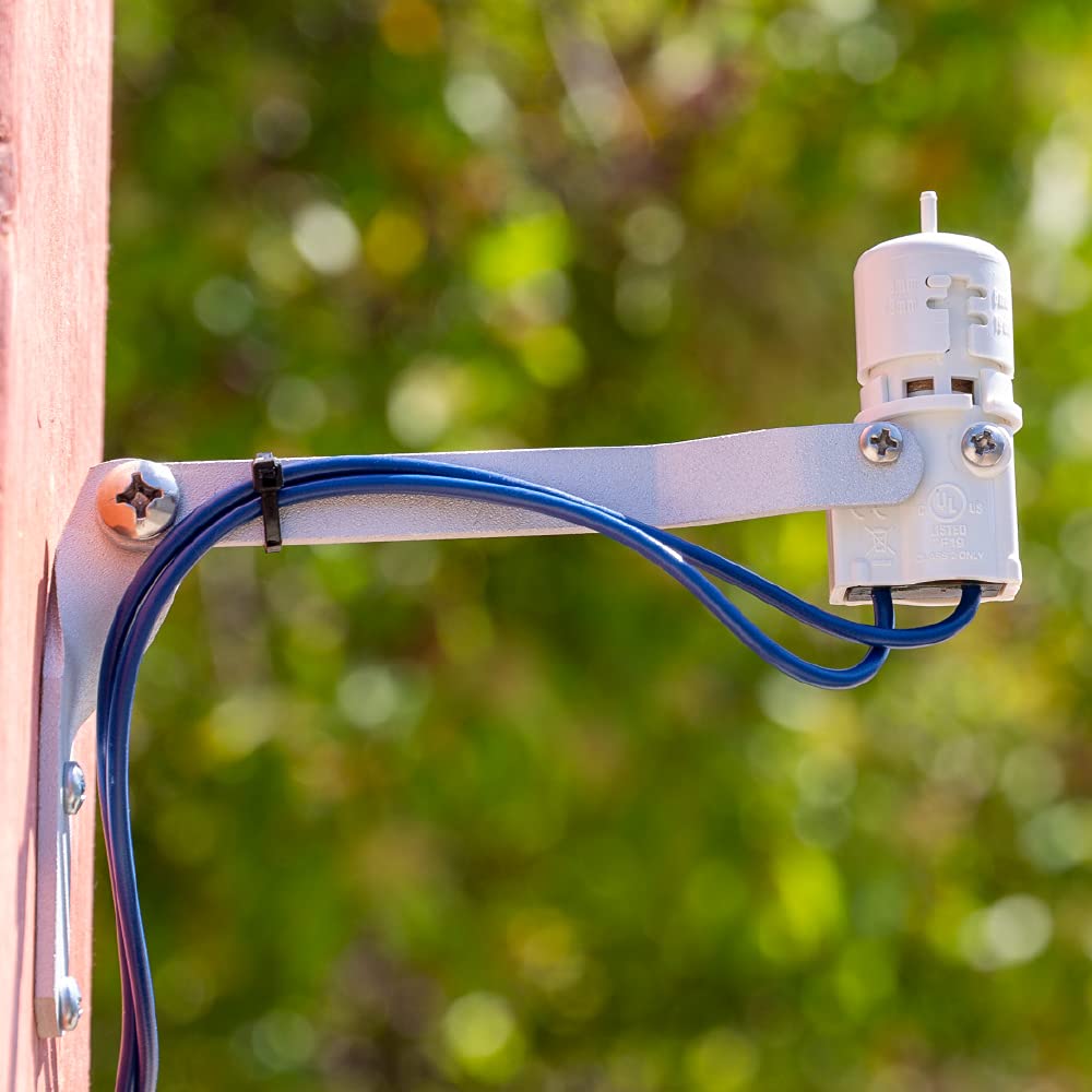 Hunter Mini-Clik mounted on wooden post capturing open-sky rainfall for reliable irrigation shutoff