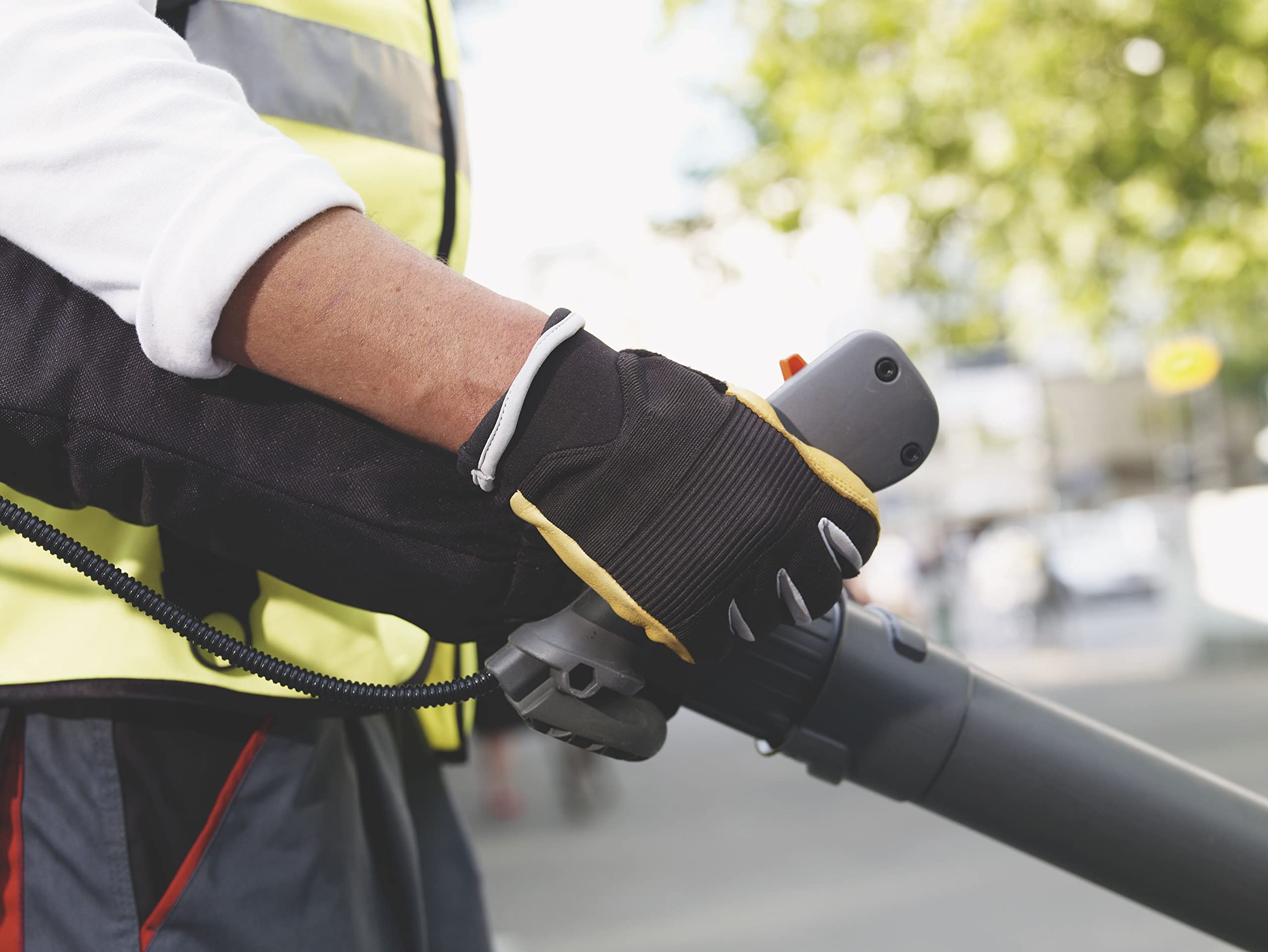 Husqvarna LowVib system detail reducing vibration for more comfortable work