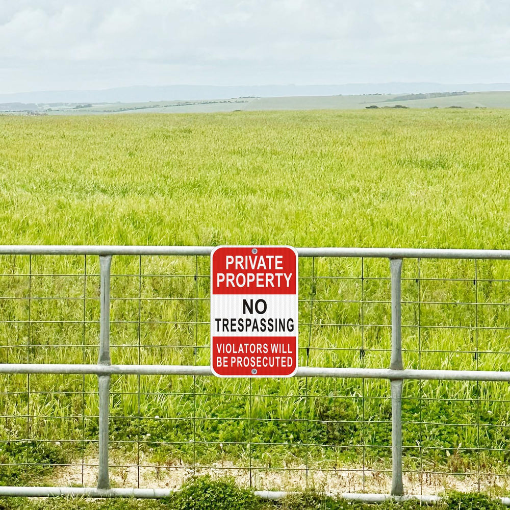i-CowFun placed at rural driveway entrance showing clear boundary marking benefit