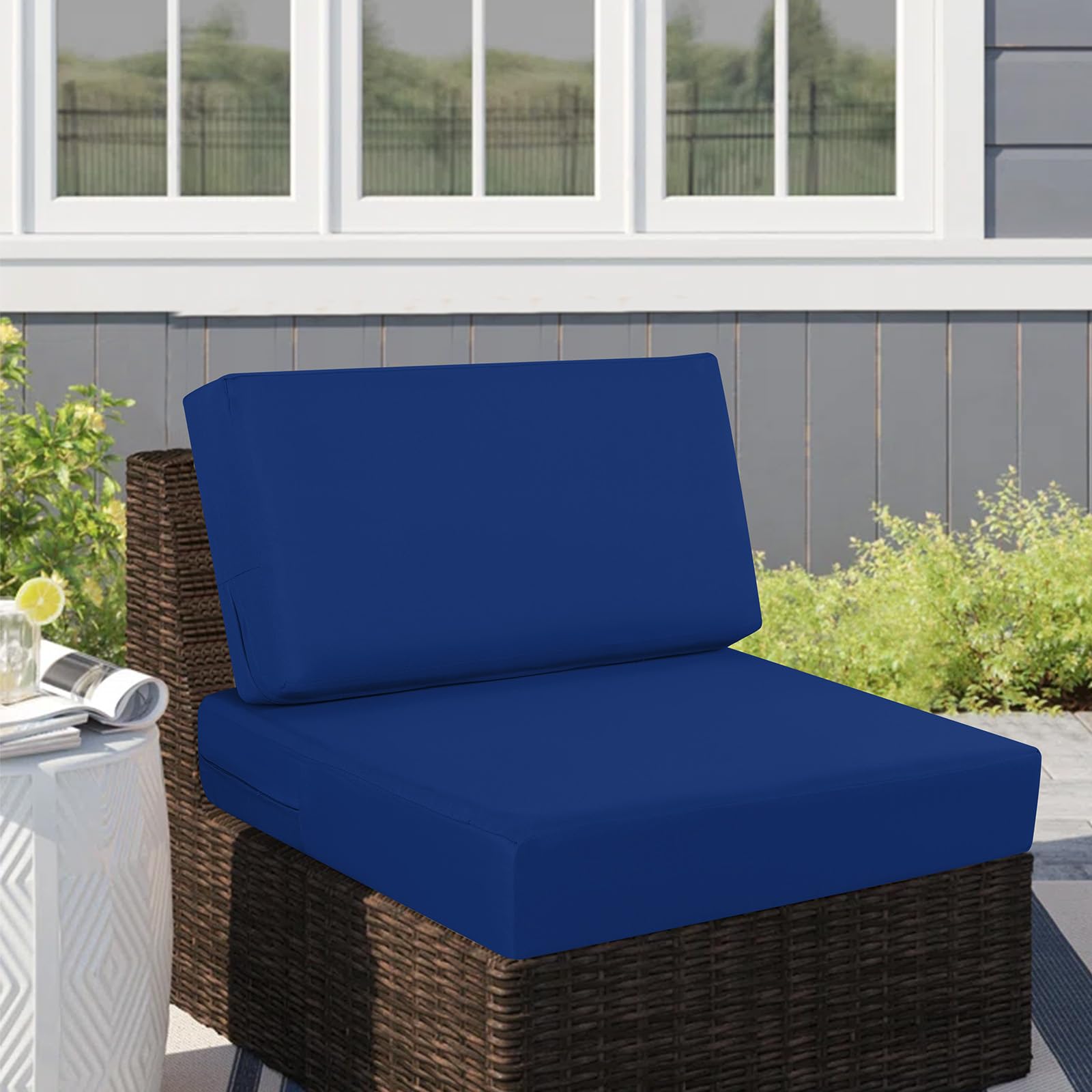 idee-home close-up of waterproof 300GSM polyester cover repelling water