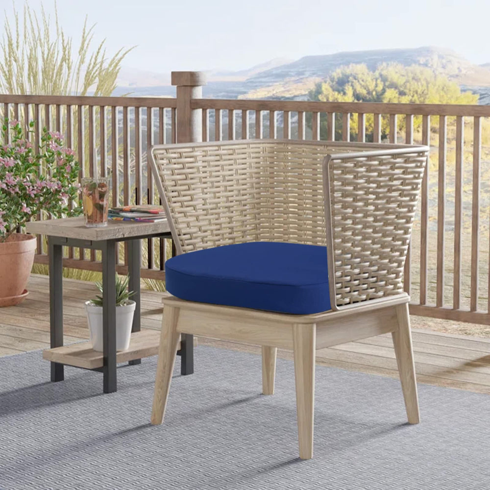 idee-home cushion fitted on folding chair demonstrating compatibility