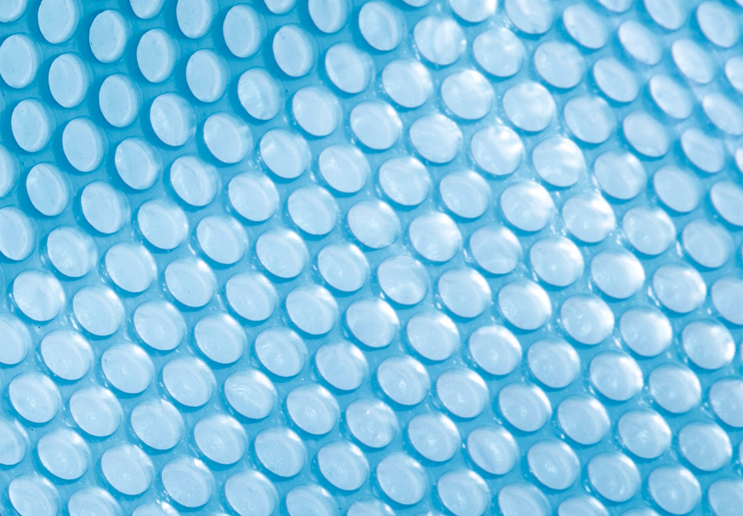 Intex bubble-texture close-up highlighting solar heat absorption benefit