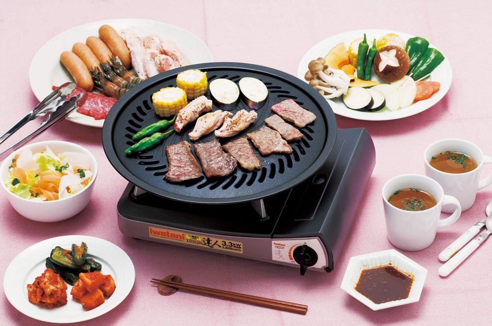 Iwatani built-in water tray detail capturing steaming function and mess reduction