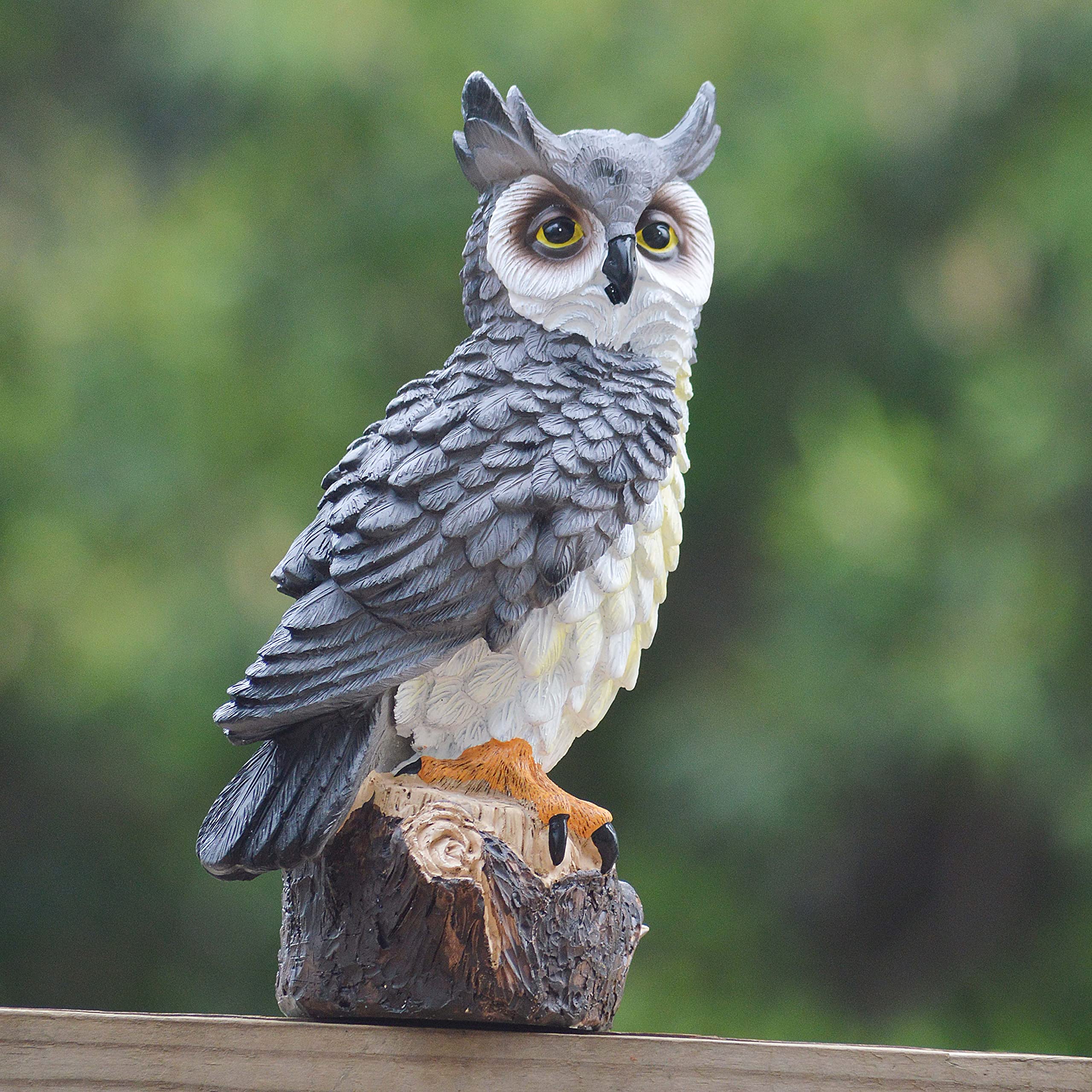 Jeelyfu front view of resin horned owl showing realistic posture and deterrent effect
