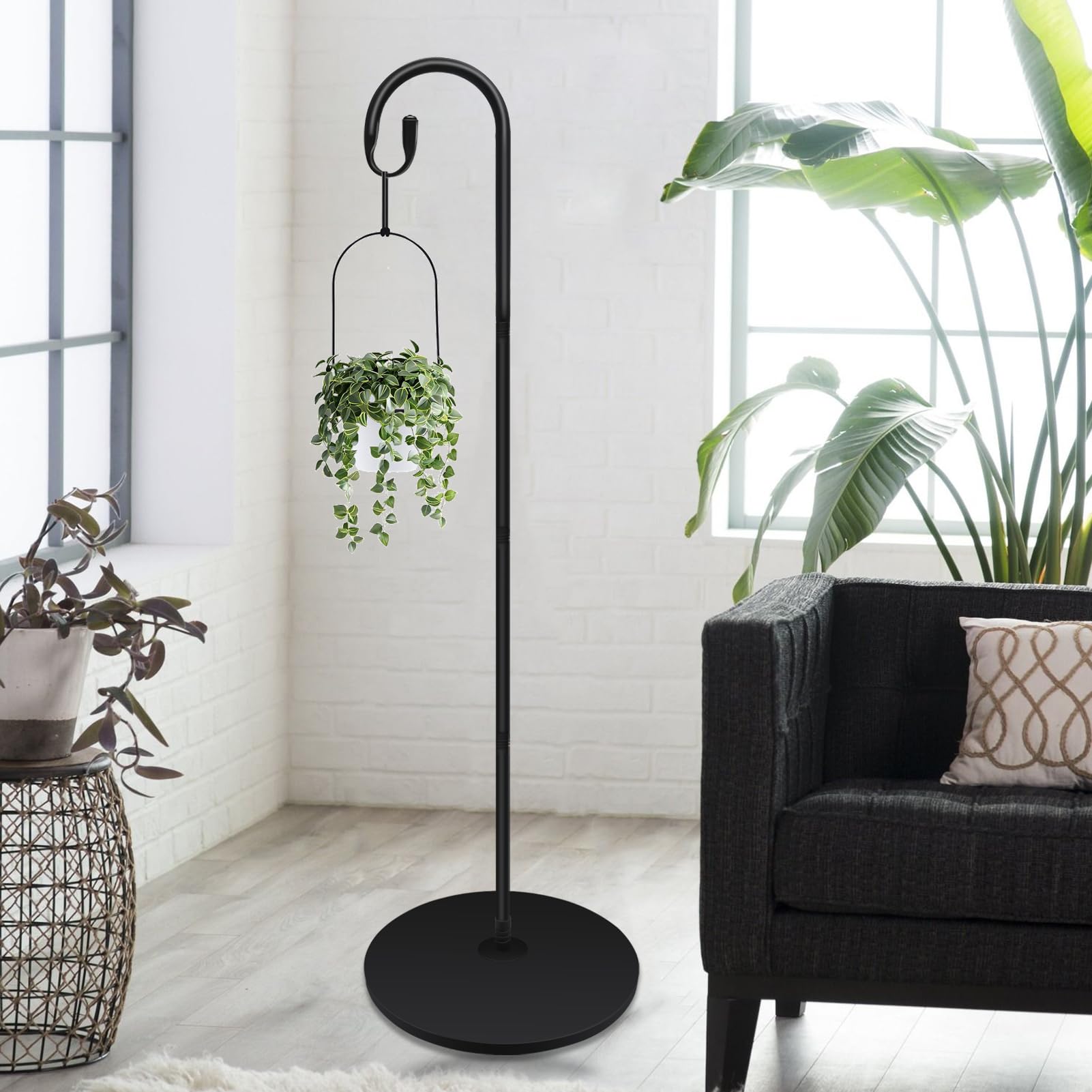 JETTIFY short pole inserted to show adjustable height and flexible placement
