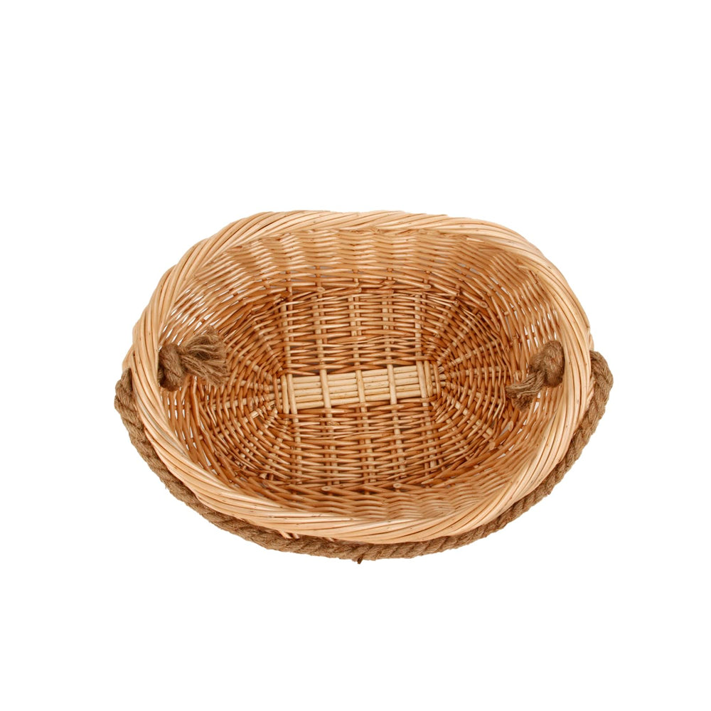 JJSQ picnic setup with basket illustrating portable outdoor styling