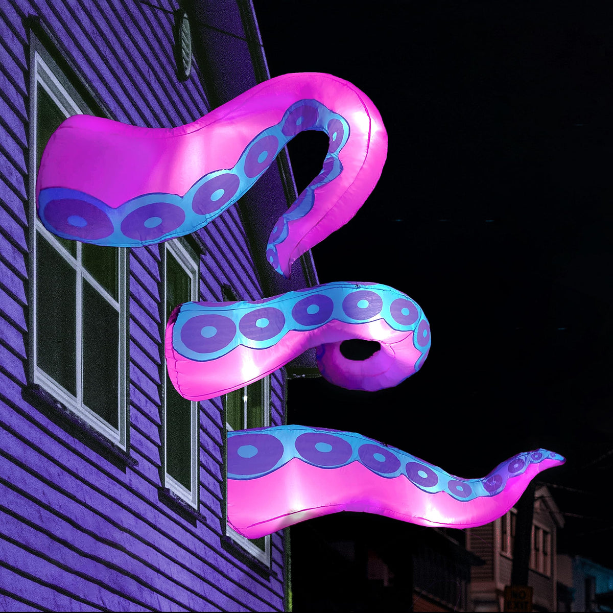 Joiedomi front view of three tentacles creating dramatic yard focal point