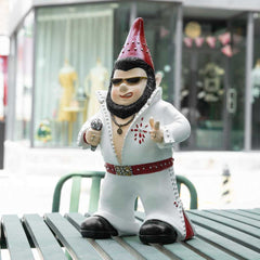 Jy.Cozy gnome close-up of resin texture highlighting weather-resistant finish
