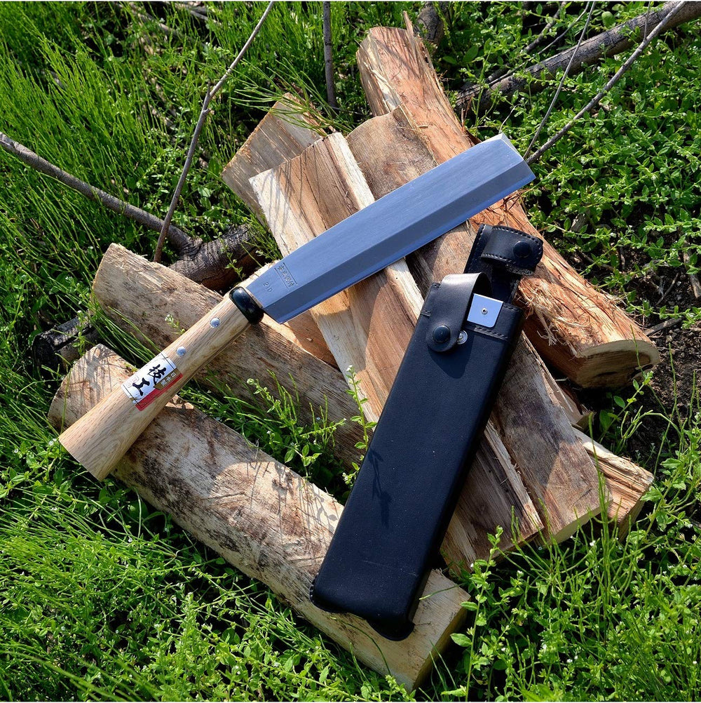 KAKURI handle detail highlighting oak grip and ergonomic balance for control