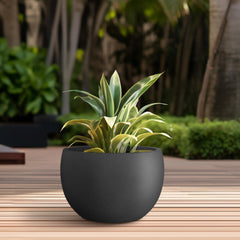 Kante drainage hole with rubber plug detail enabling indoor or outdoor watering control