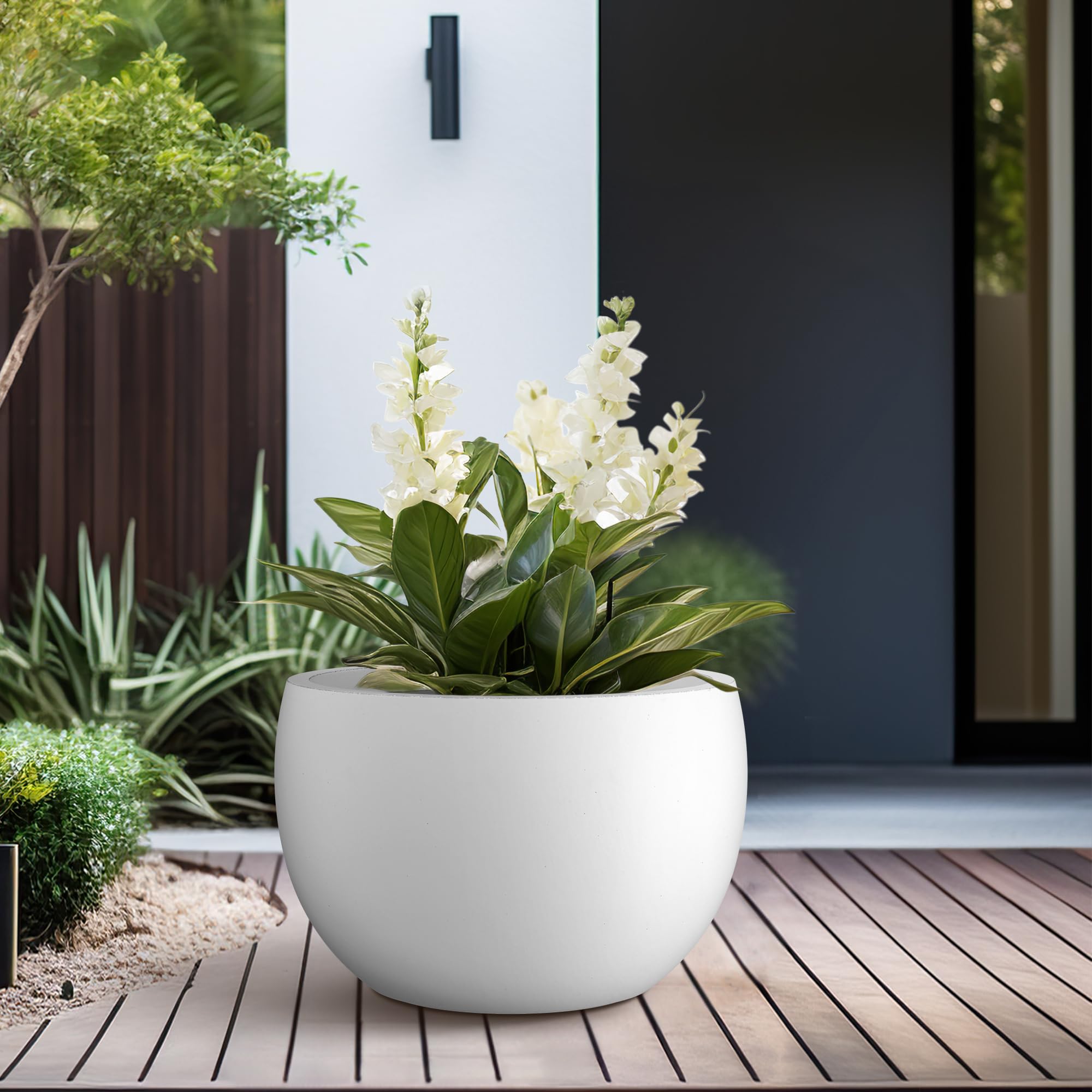 Kante planter beside chair to show 15.7-inch diameter and real-world size