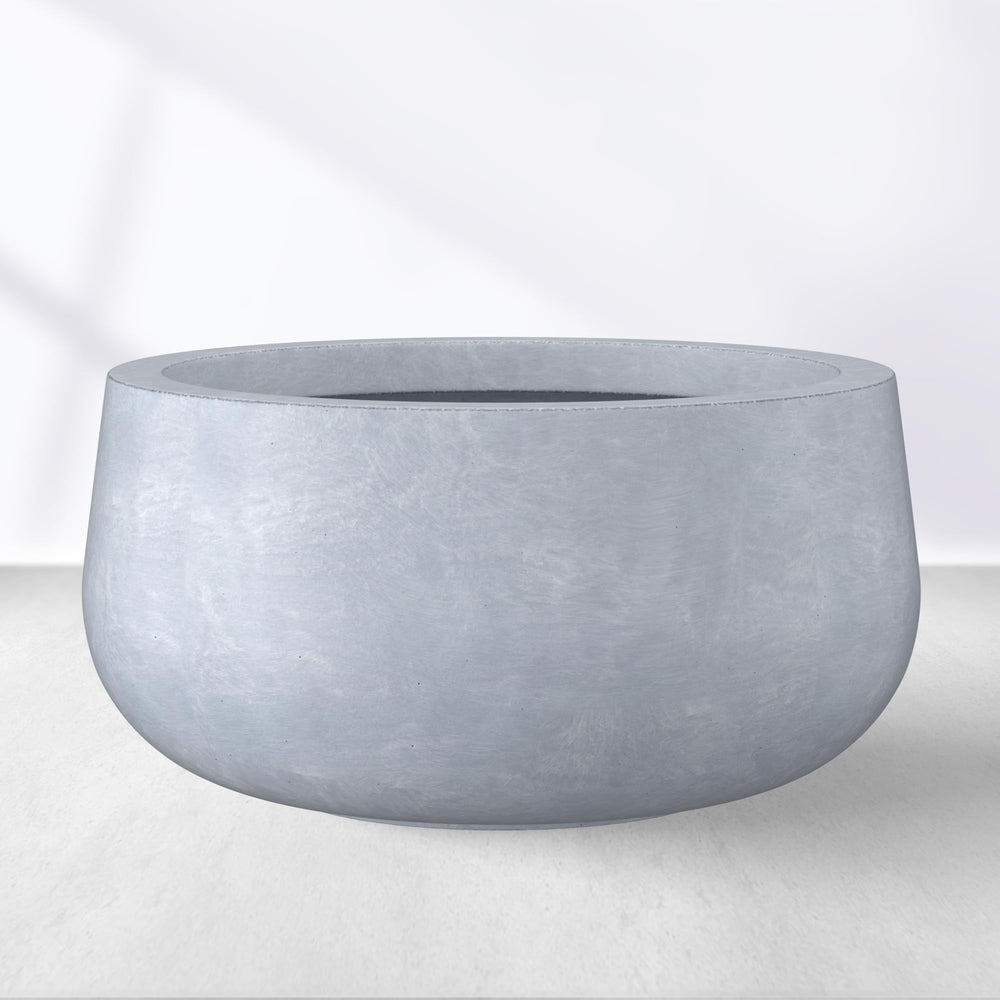 Kante planter front view showing modern round silhouette and charcoal finish