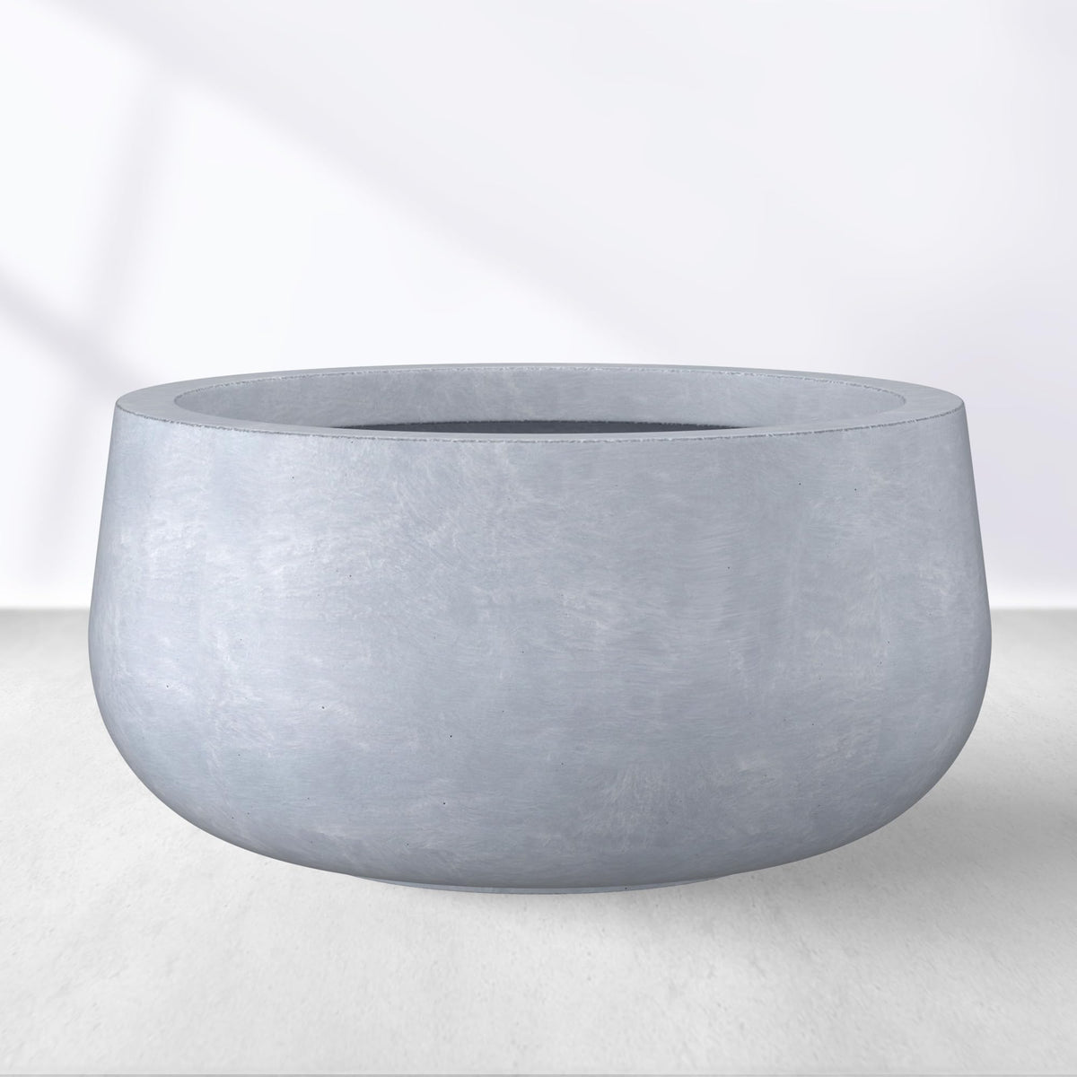 Kante planter front view showing modern round silhouette and charcoal finish