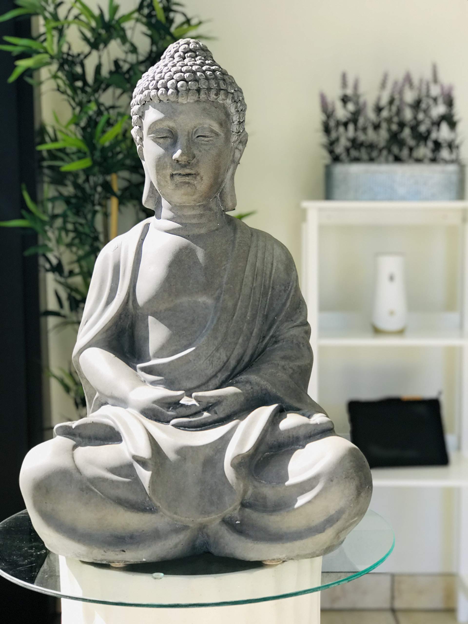 Kante statue next to chair showing scale and easy placement benefit