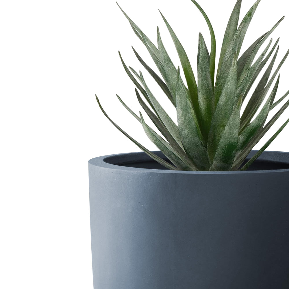 Kante planter lip and smooth finish showing easy-clean surface