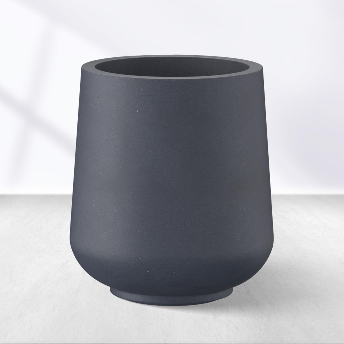 Kante planter front view showing modern curves and curb appeal
