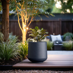 Kante planter side profile demonstrating lightweight concrete silhouette benefit