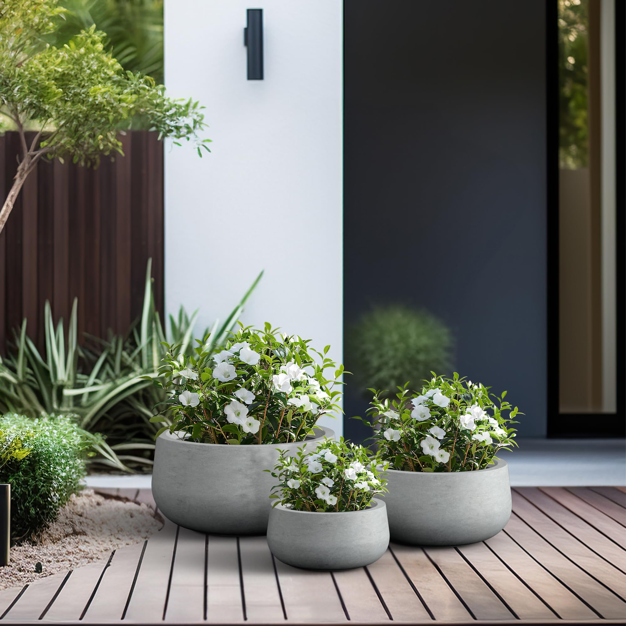 Kante drainage hole and rubber plug close-up showing adaptable indoor-outdoor water control