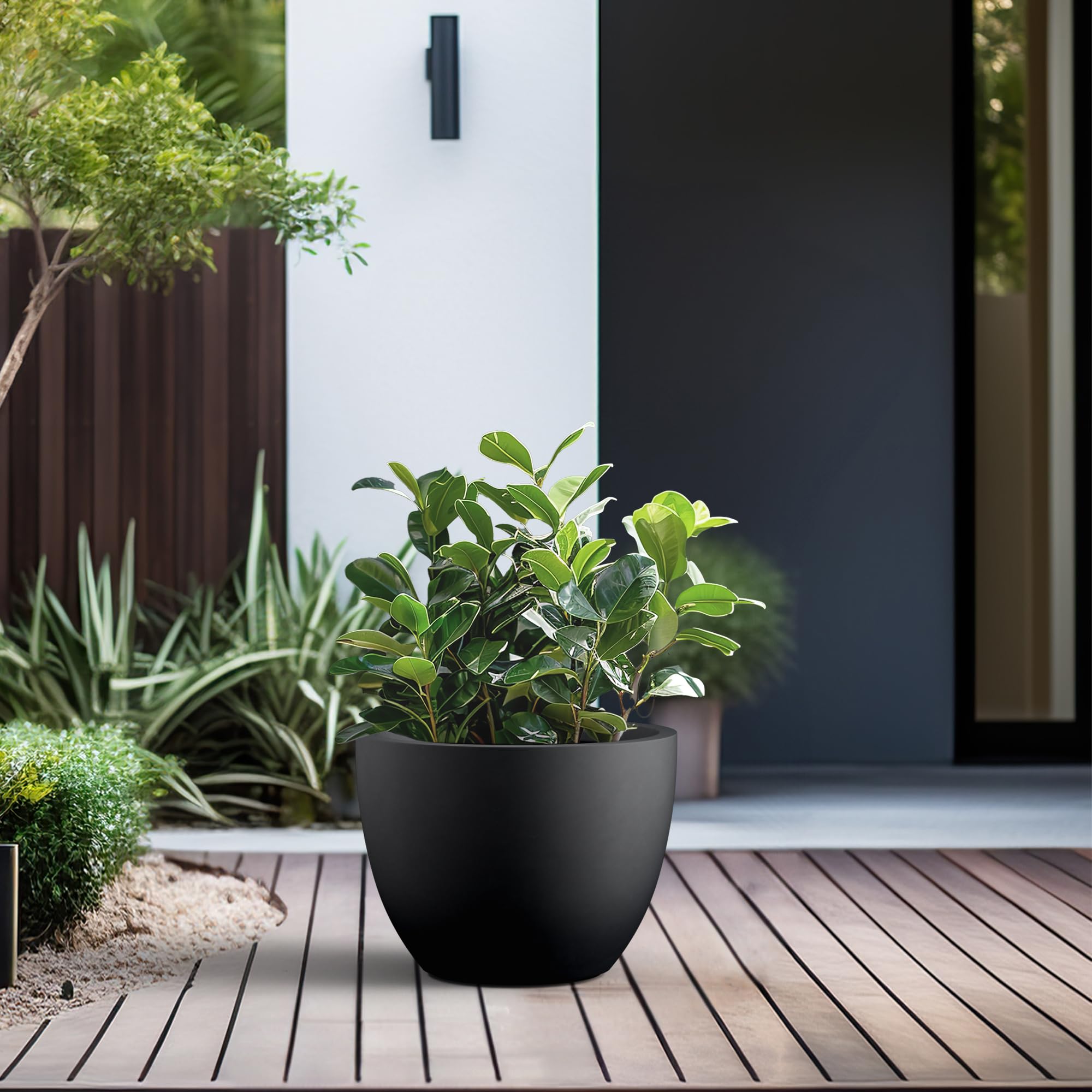 Kante drainage hole and rubber plug detail enables controlled watering