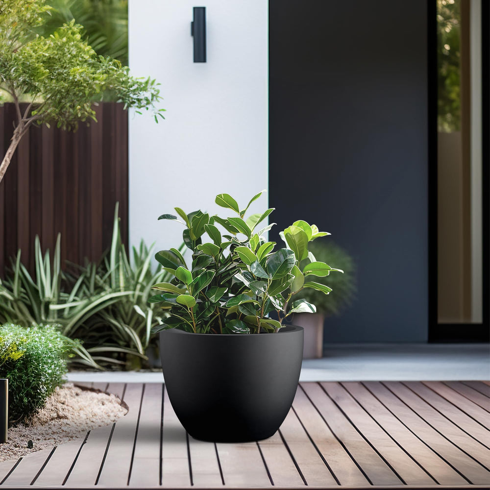 Kante drainage hole and rubber plug detail enables controlled watering