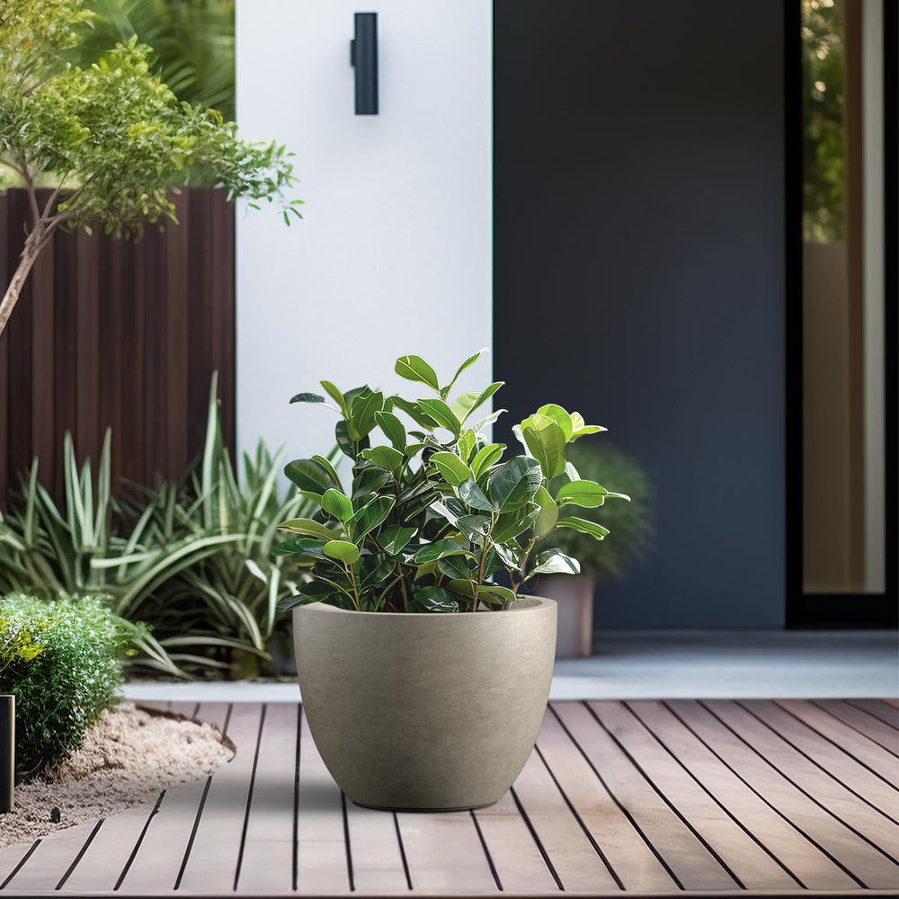 Kante drainage hole with rubber plug provides controlled watering benefit