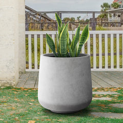 Kante planter close-up of visible pores and concrete-like texture for authentic look