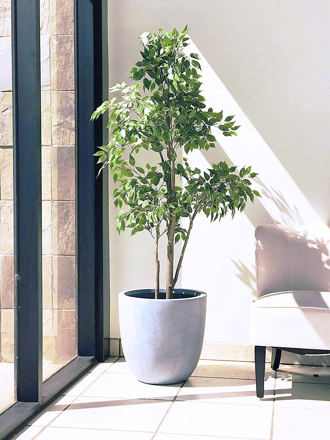 Kante image of drainage hole with rubber plug offering flexible indoor/outdoor use