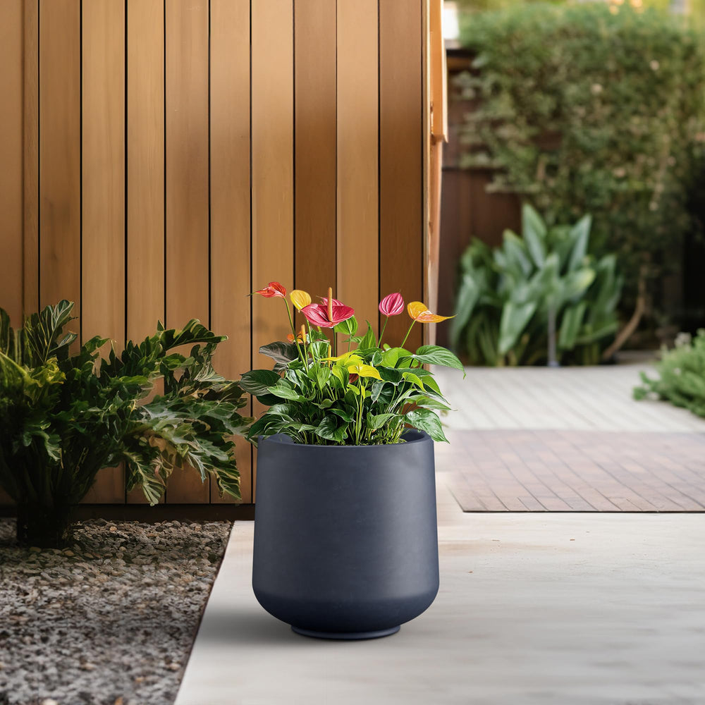 Kante drainage hole with rubber plug visible offering flexible indoor or outdoor use