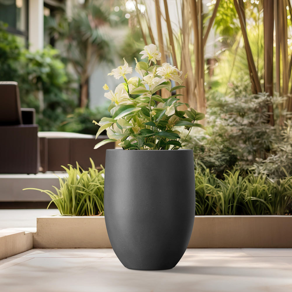 Kante planter drainage plug detail showing removable rubber plug to protect indoor floors