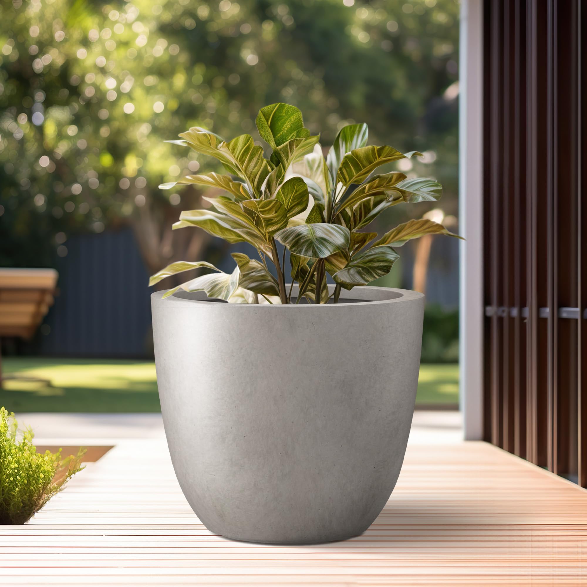 Kante side profile on table showing smooth lines and stylish silhouette benefit