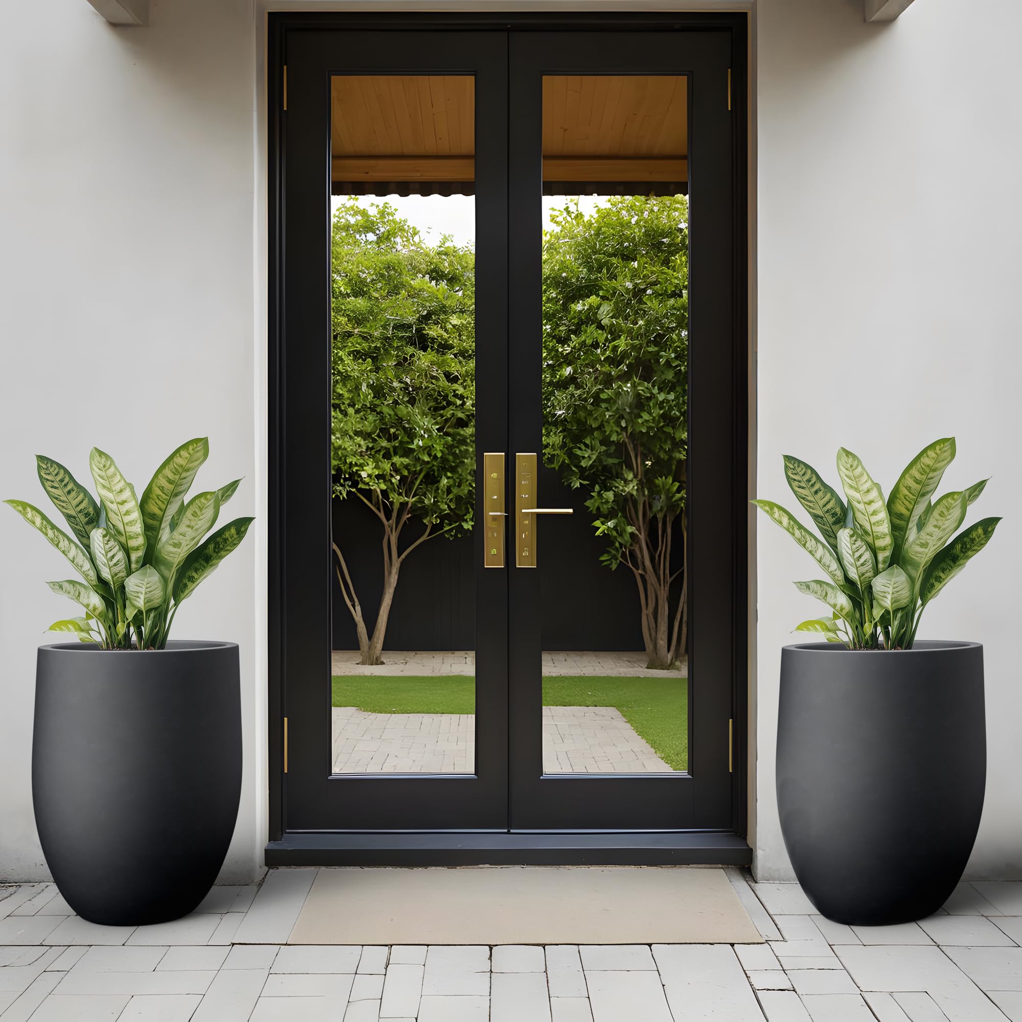 Kante side profile of planter demonstrating smooth curves and strong weather-resistant form