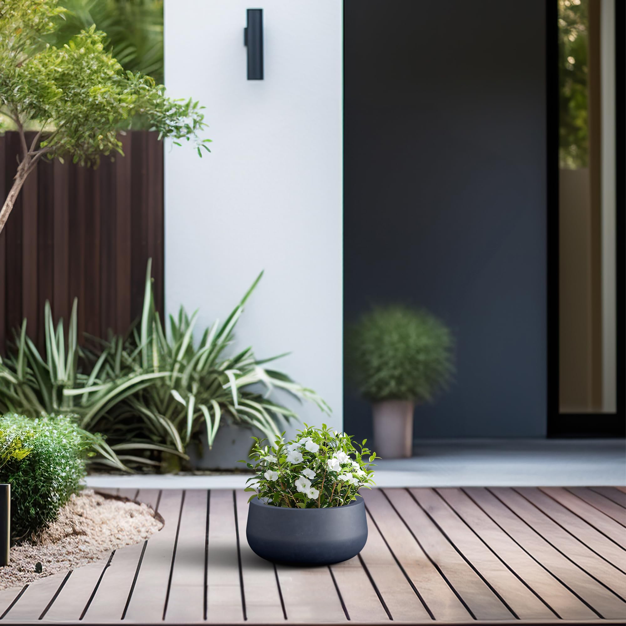 Kante planter next to ruler showing 11-inch diameter scale and proportion