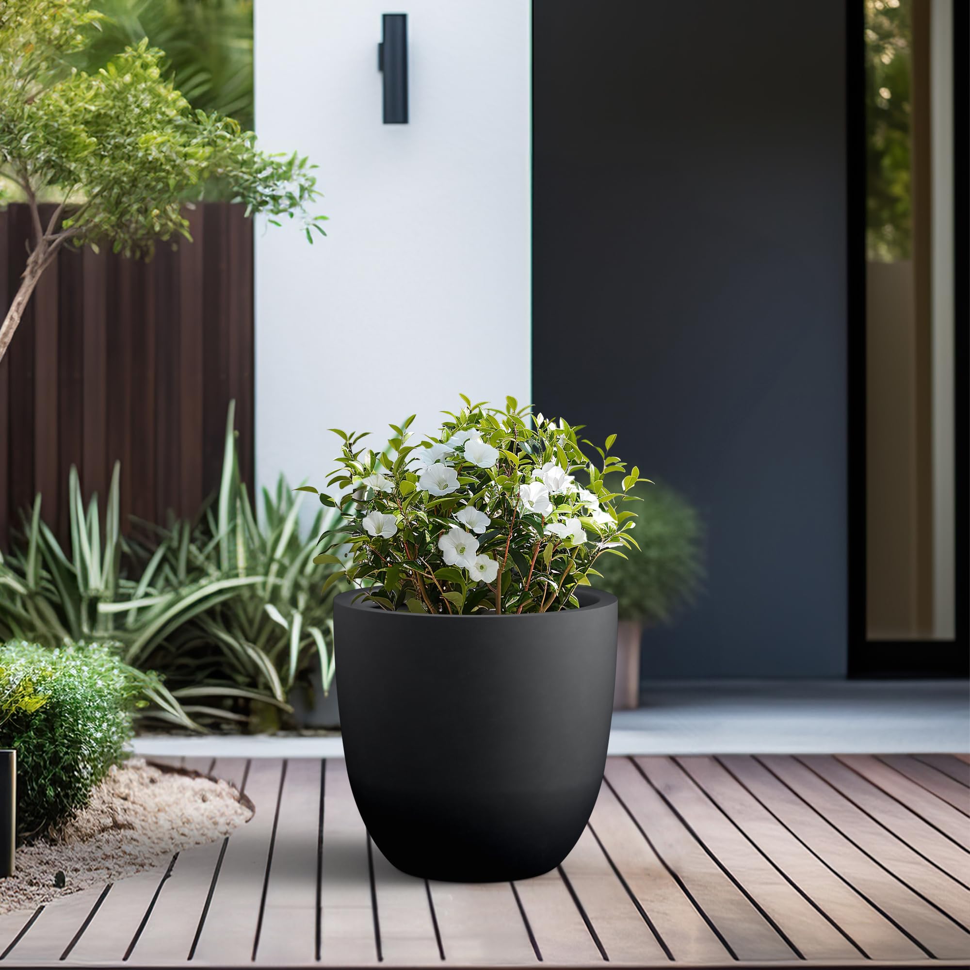 Kante planter top view filled with plants showing ample growing space and tidy arrangement
