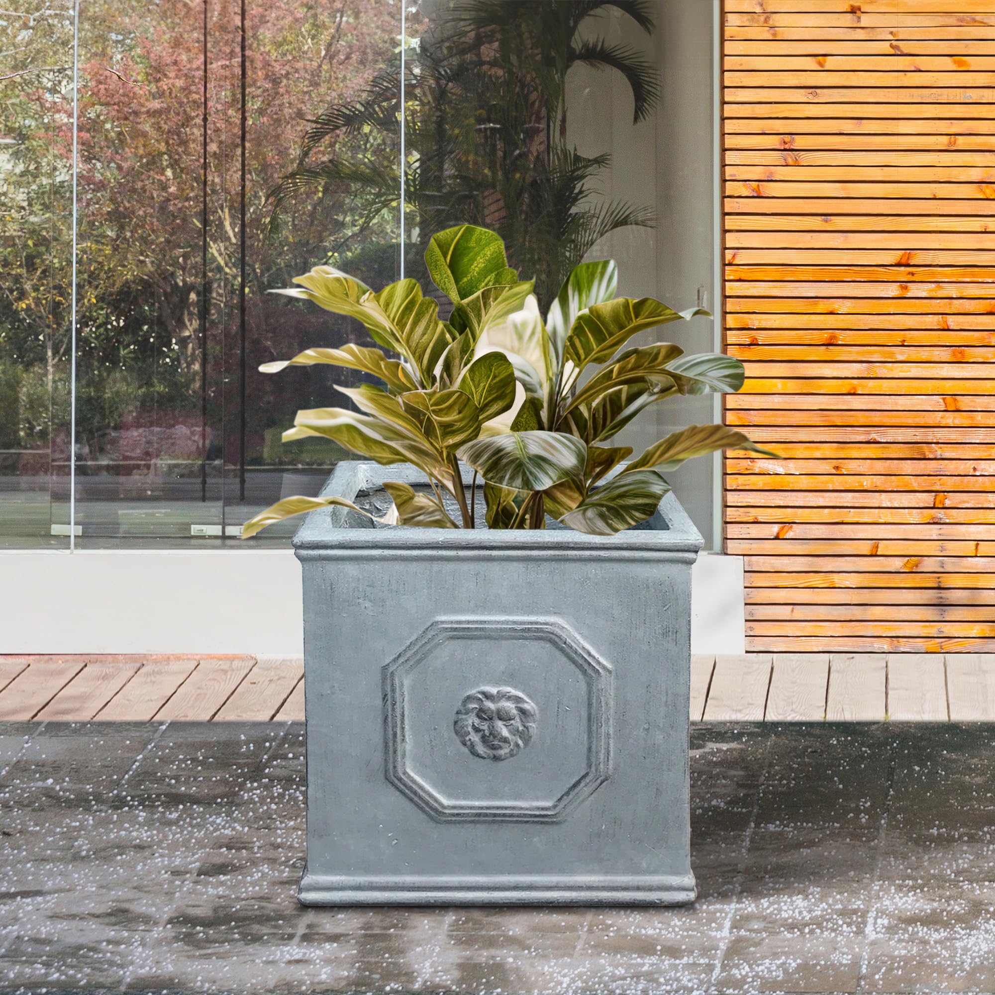 Kante planter next to soil bag showing size and easy placement benefits