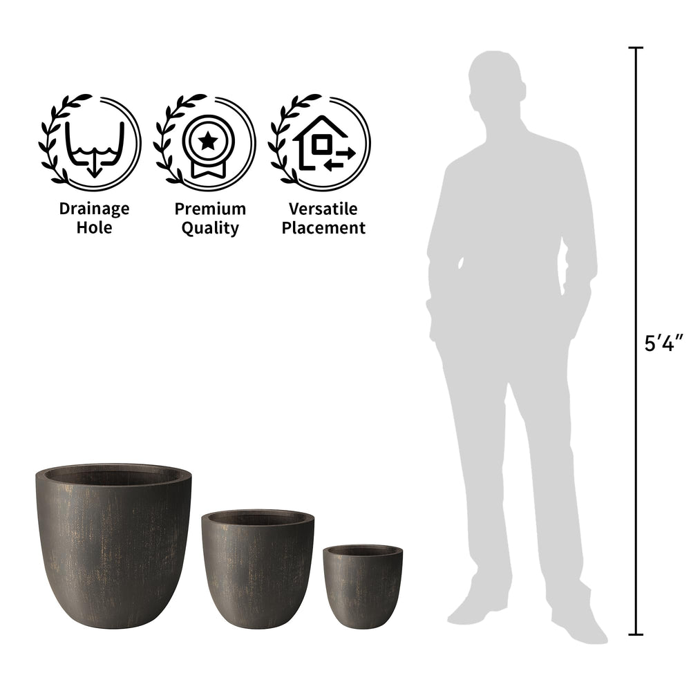 Kante scale next to doorstep illustrating size and placement beside entry