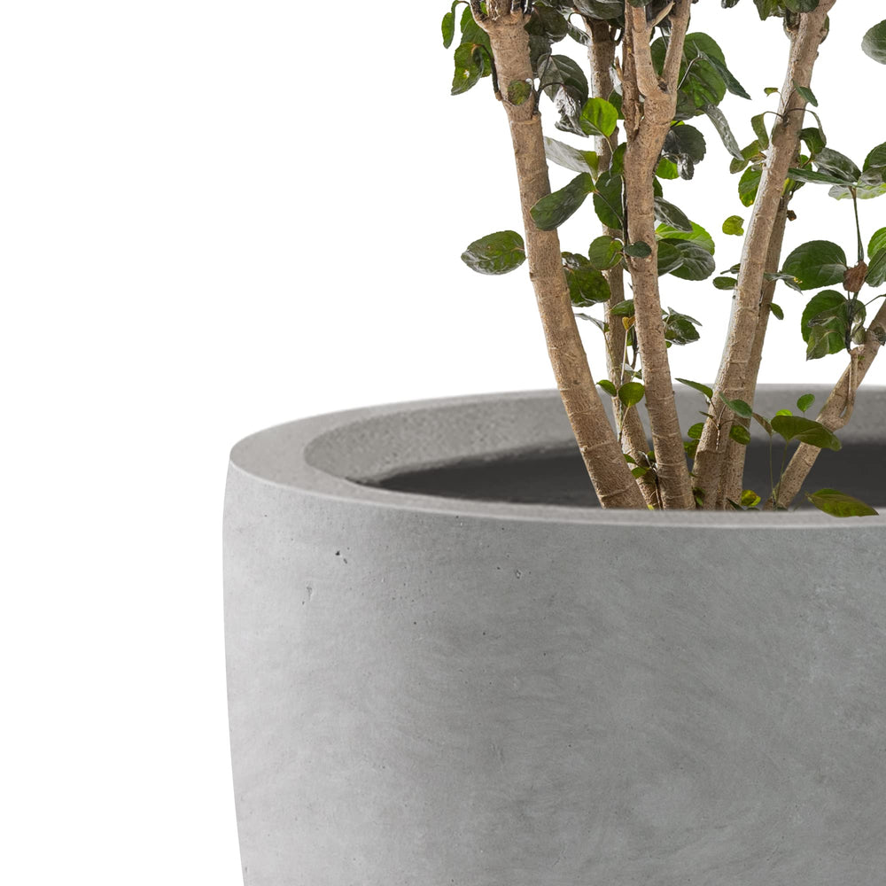 Kante side profile of 18-inch planter showing smooth curve and lightweight manageability