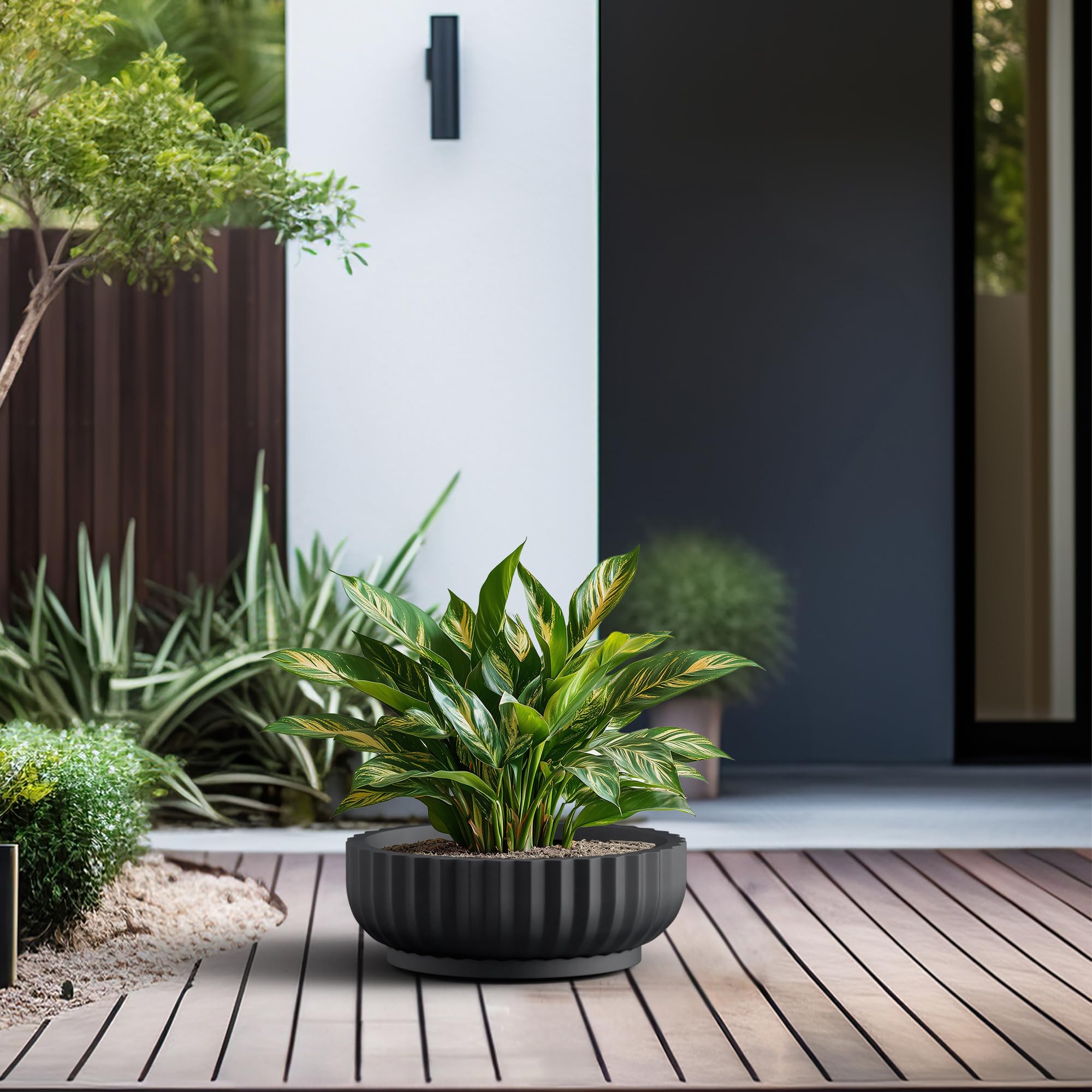 Kante side profile showing shallow depth and smooth round lines for sleek décor