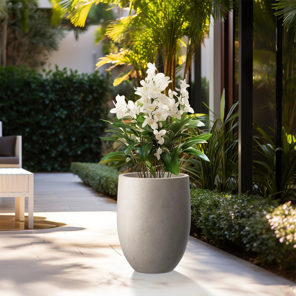 Kante side profile showing the planter's rounded silhouette and sleek lines