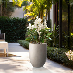 Kante side profile showing the planter's rounded silhouette and sleek lines
