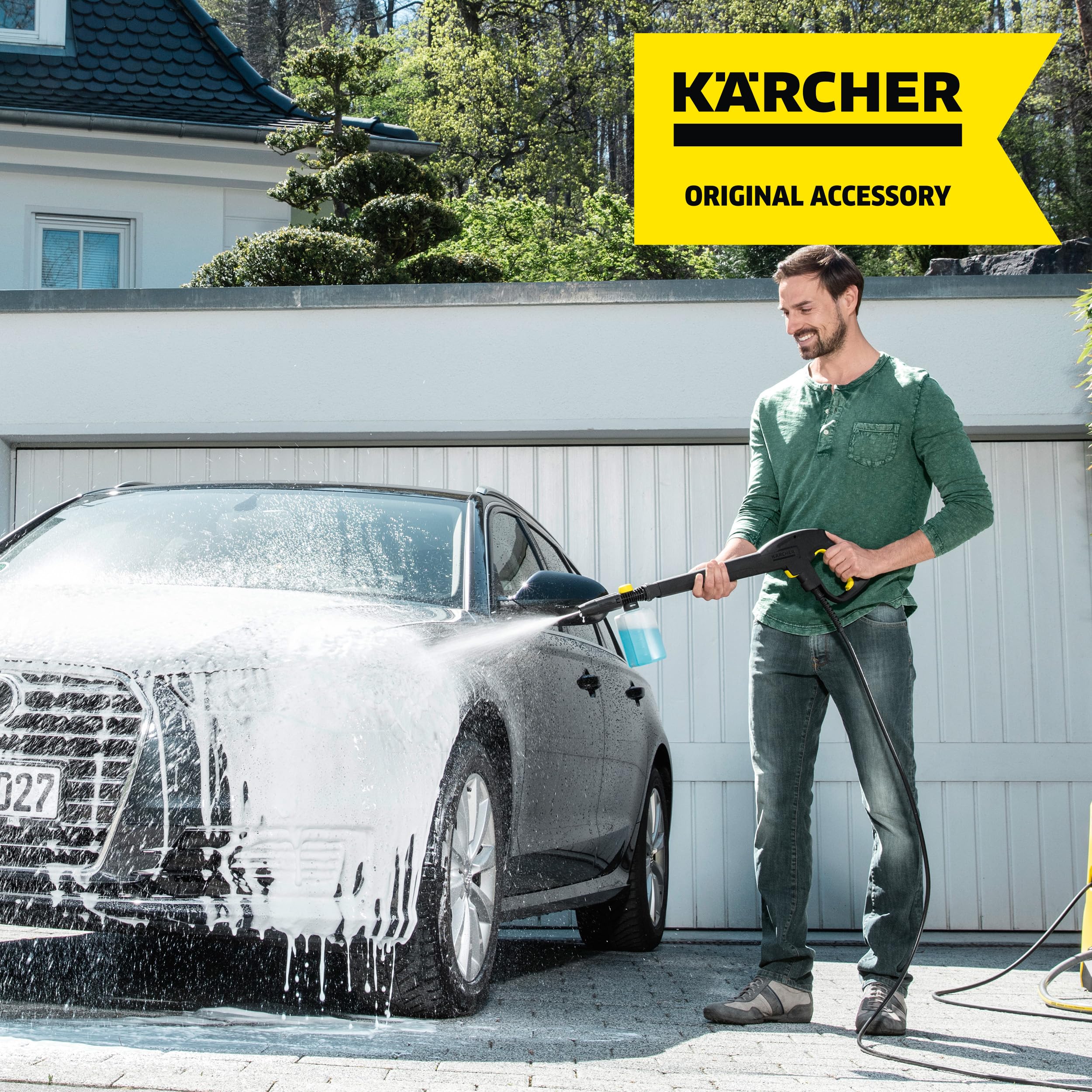 Kärcher FJ6 cleaning patio surface delivering even detergent coverage