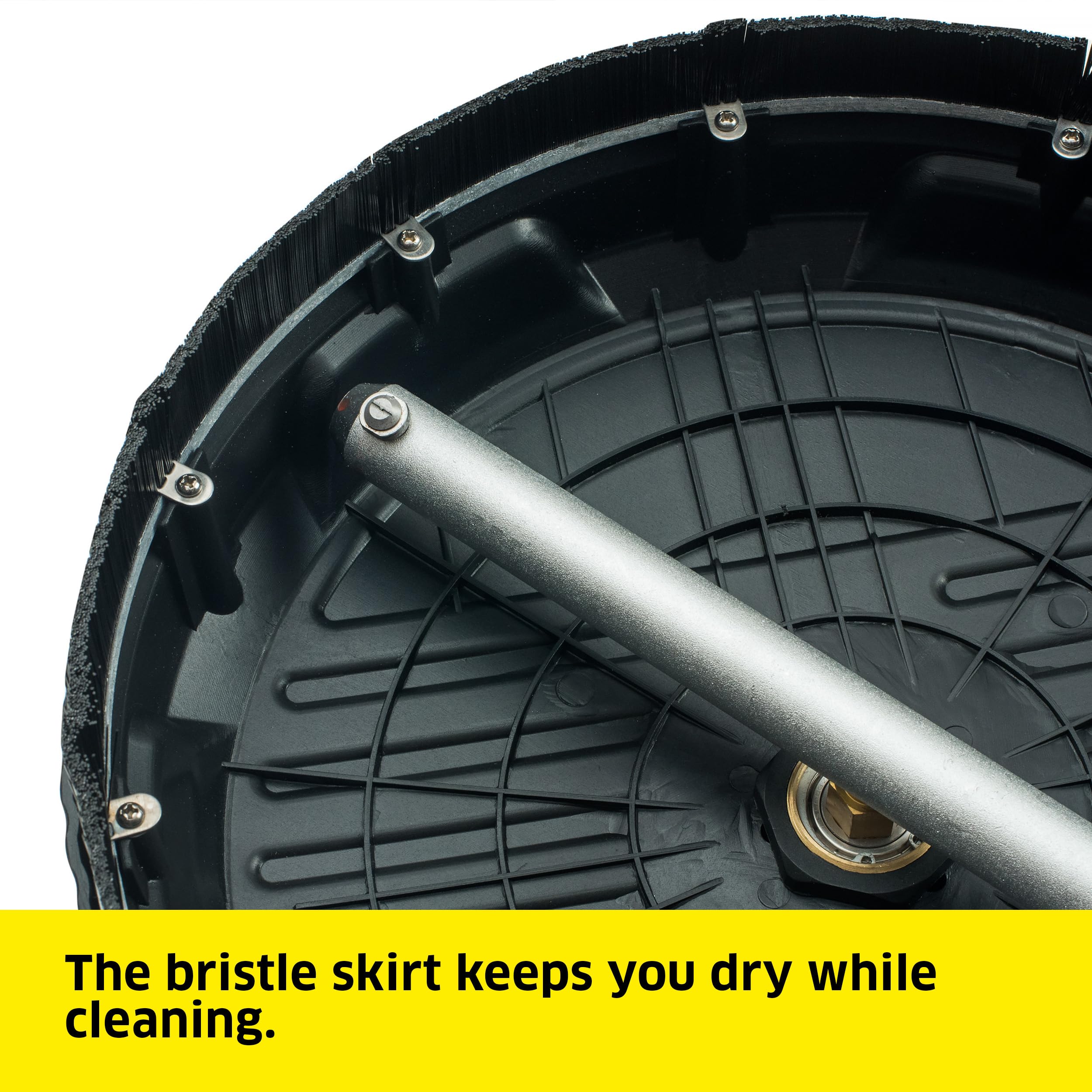 KÄRCHER close-up of skirt and shroud reducing overspray and keeping operator drier