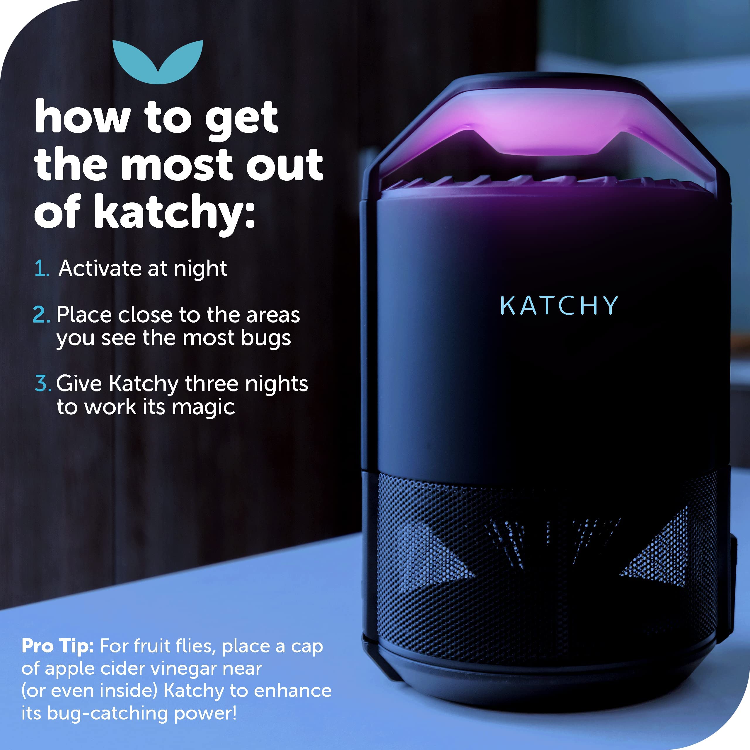 KATCHY comparado con una taza para mostrar su tamaño compacto
