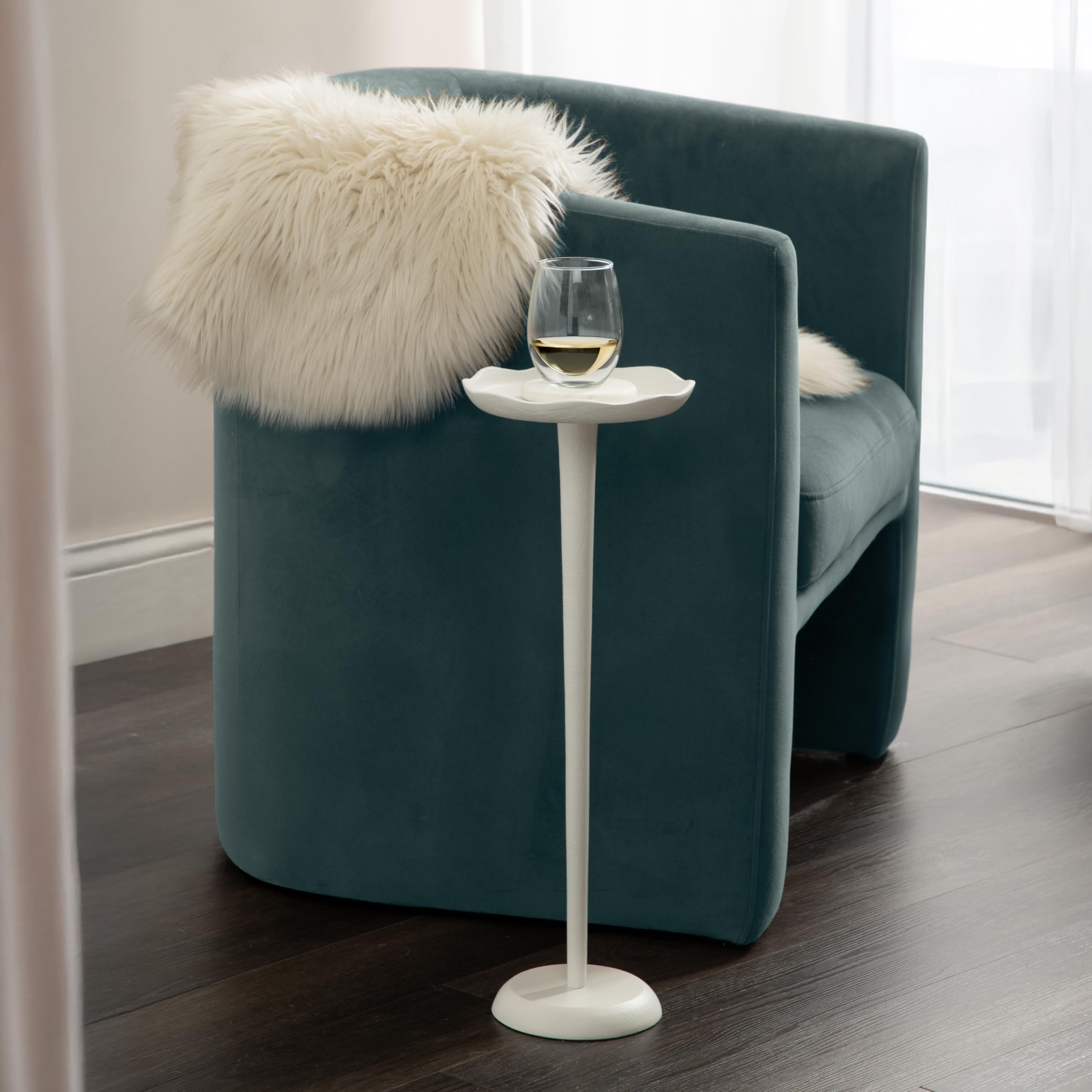 Kate and Laurel pedestal base and aluminum pipe detail, demonstrates sturdy no-tools assembly