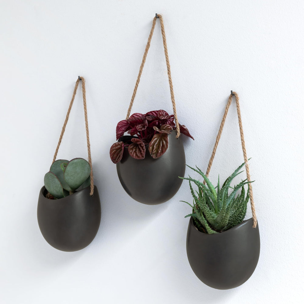 Kazai Ellie front view showing three graphite planters and modern style benefit