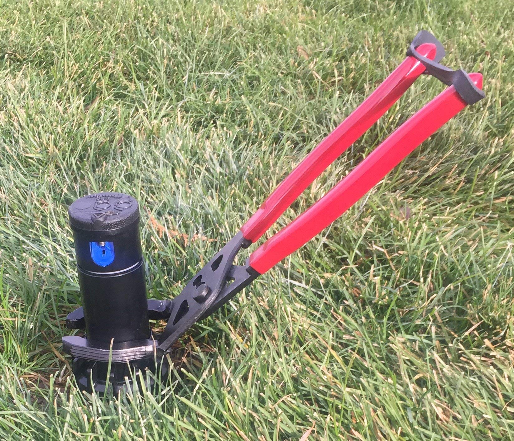 Keyfit Tools removing sprinkler body with minimal turf damage benefit