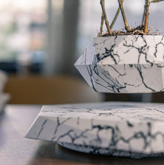 KIYOMING marble-pattern resin close-up highlighting durable finish