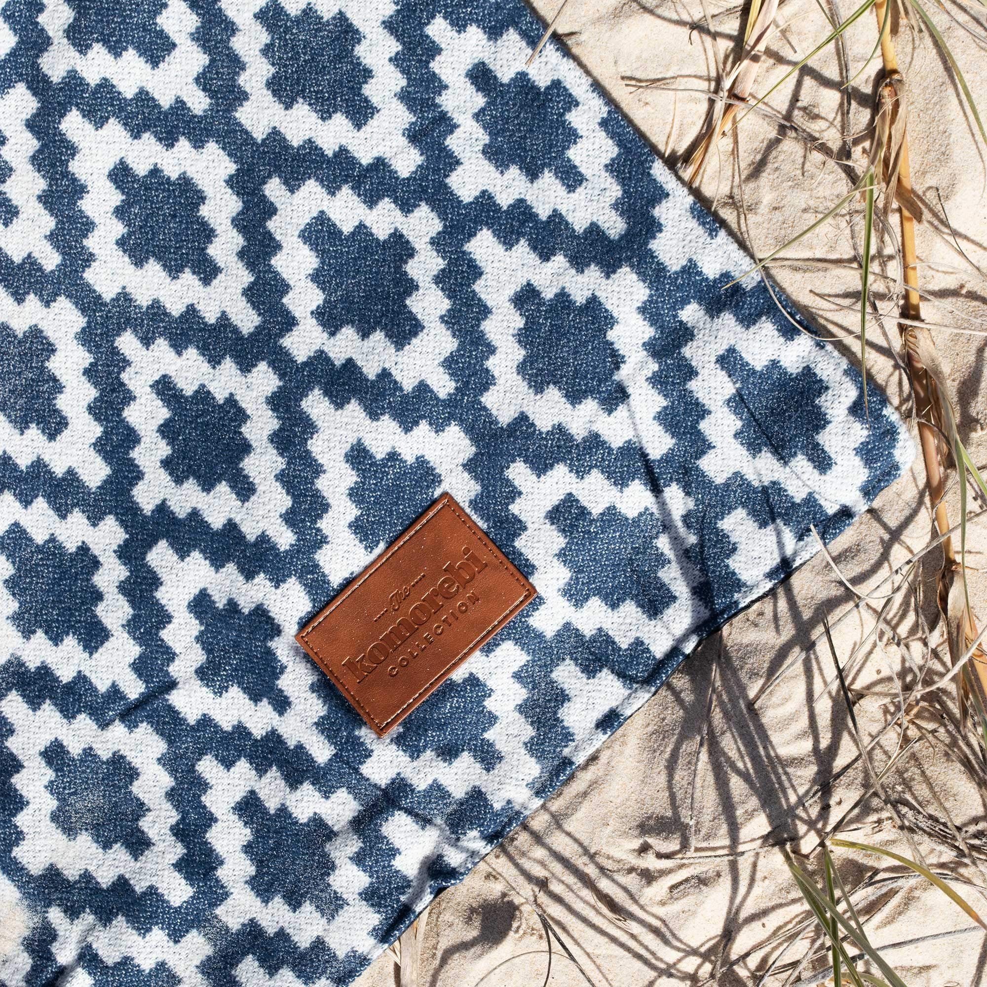 Komorebi handheld packed blanket illustrating easy portability