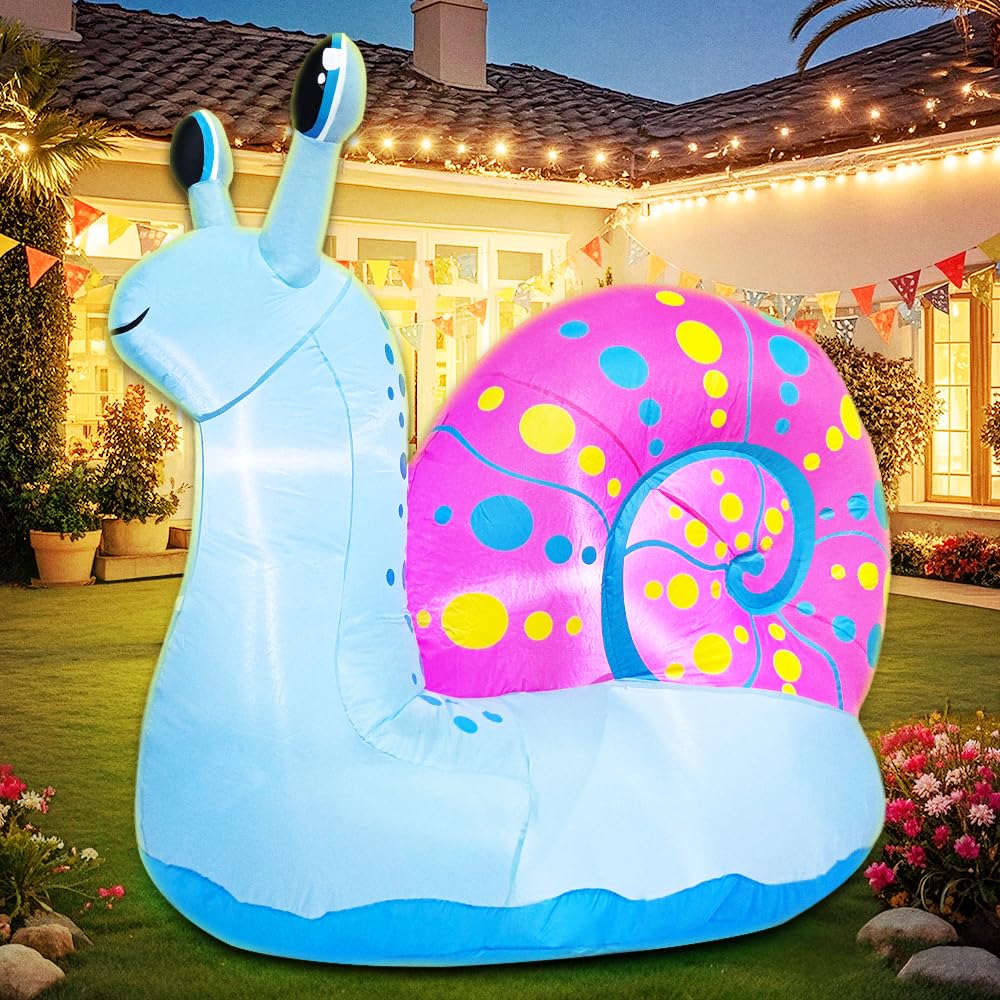 KOOY snail on lawn at party creating festive atmosphere and welcoming guests
