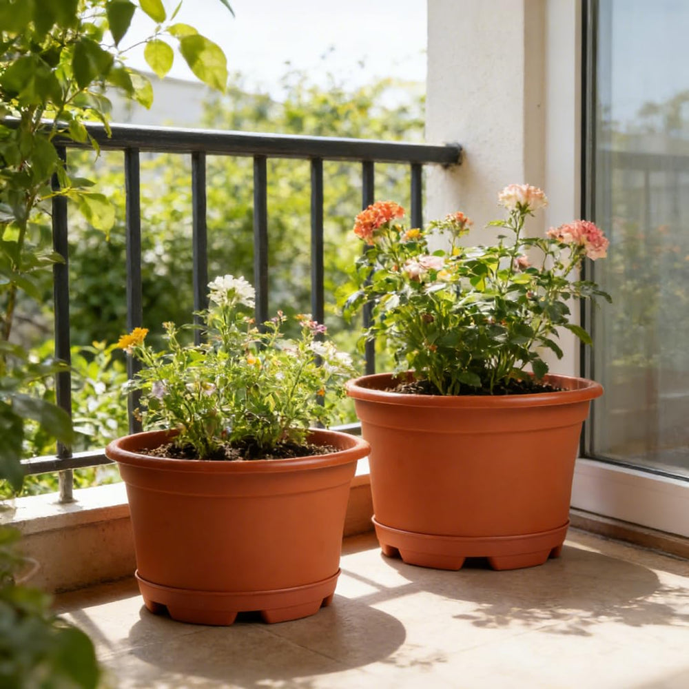 KPUVX planters in use on balcony illustrating space-saving styling