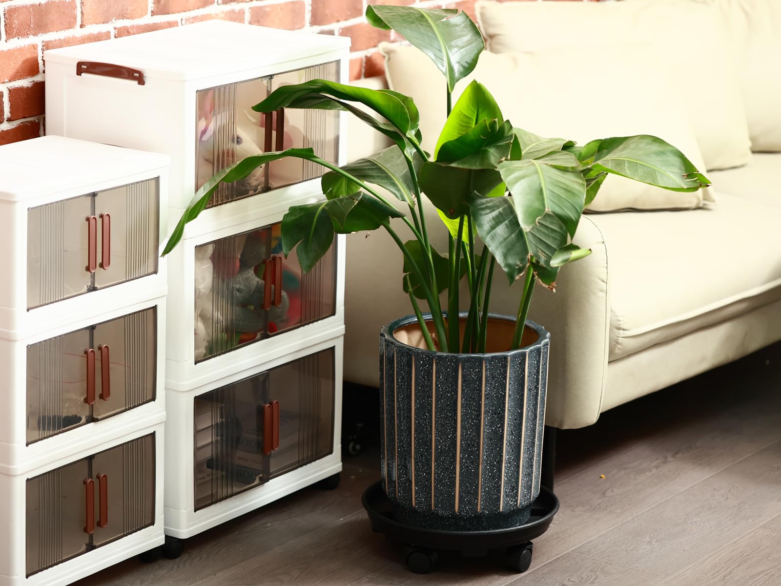 KvyusFlourish lifestyle patio display illustrating easy repositioning of planters